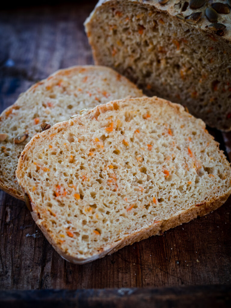 Spelt Carrot Bread (gulrotbrød med spelt)
