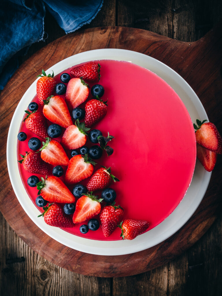 No-bake raspberry jelly cheesecake