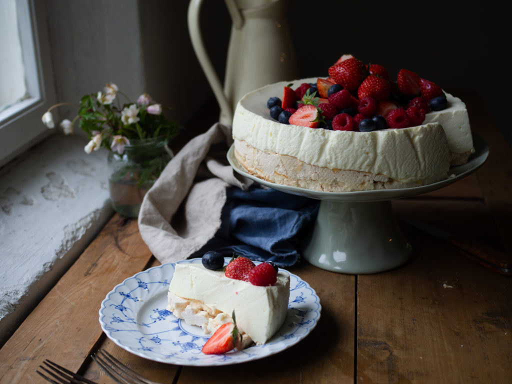 Pavlova Cheesecake (Ostekake) with Fresh Berries