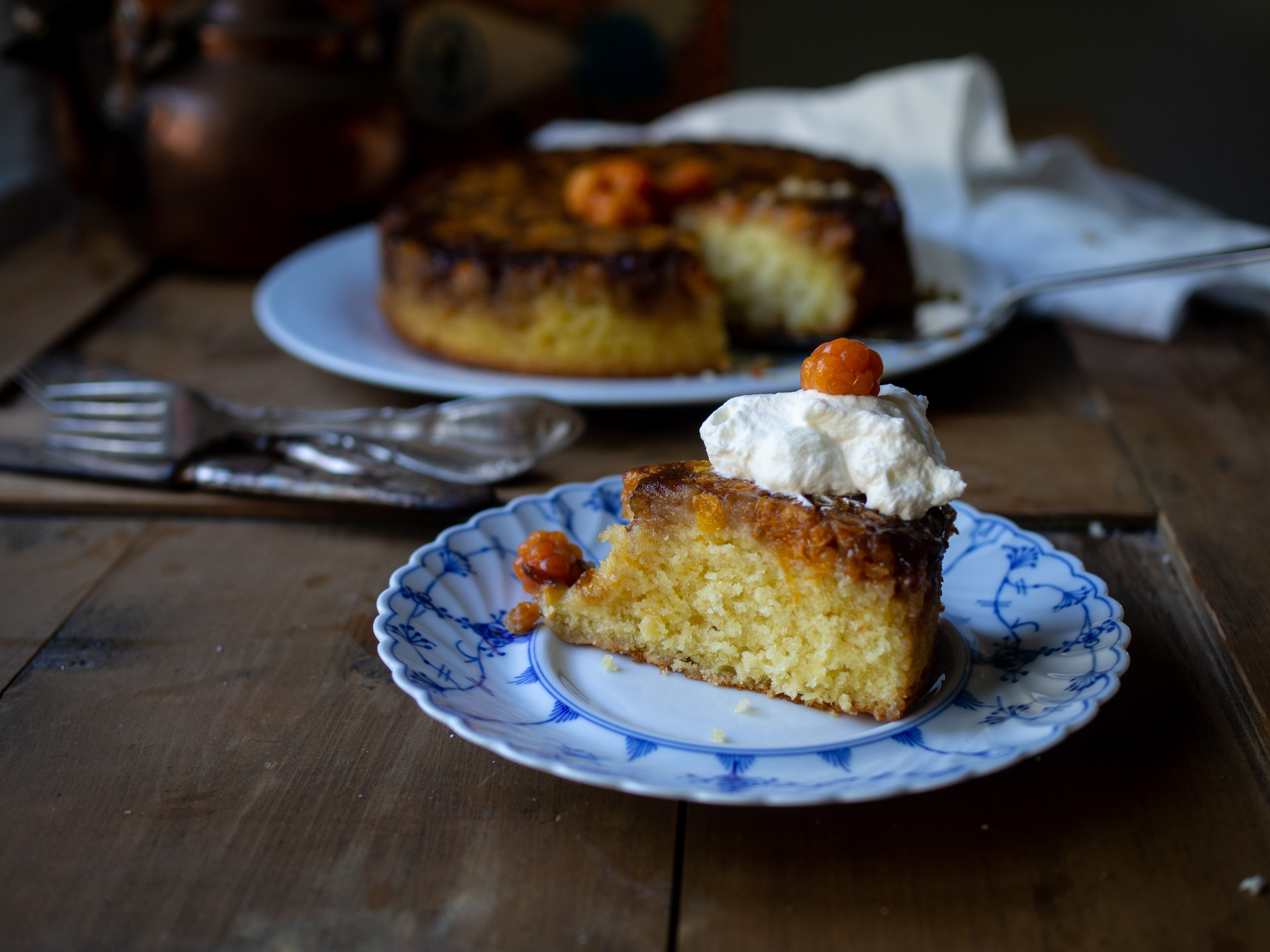 Cloudberry Upside Down Cake (multekake)