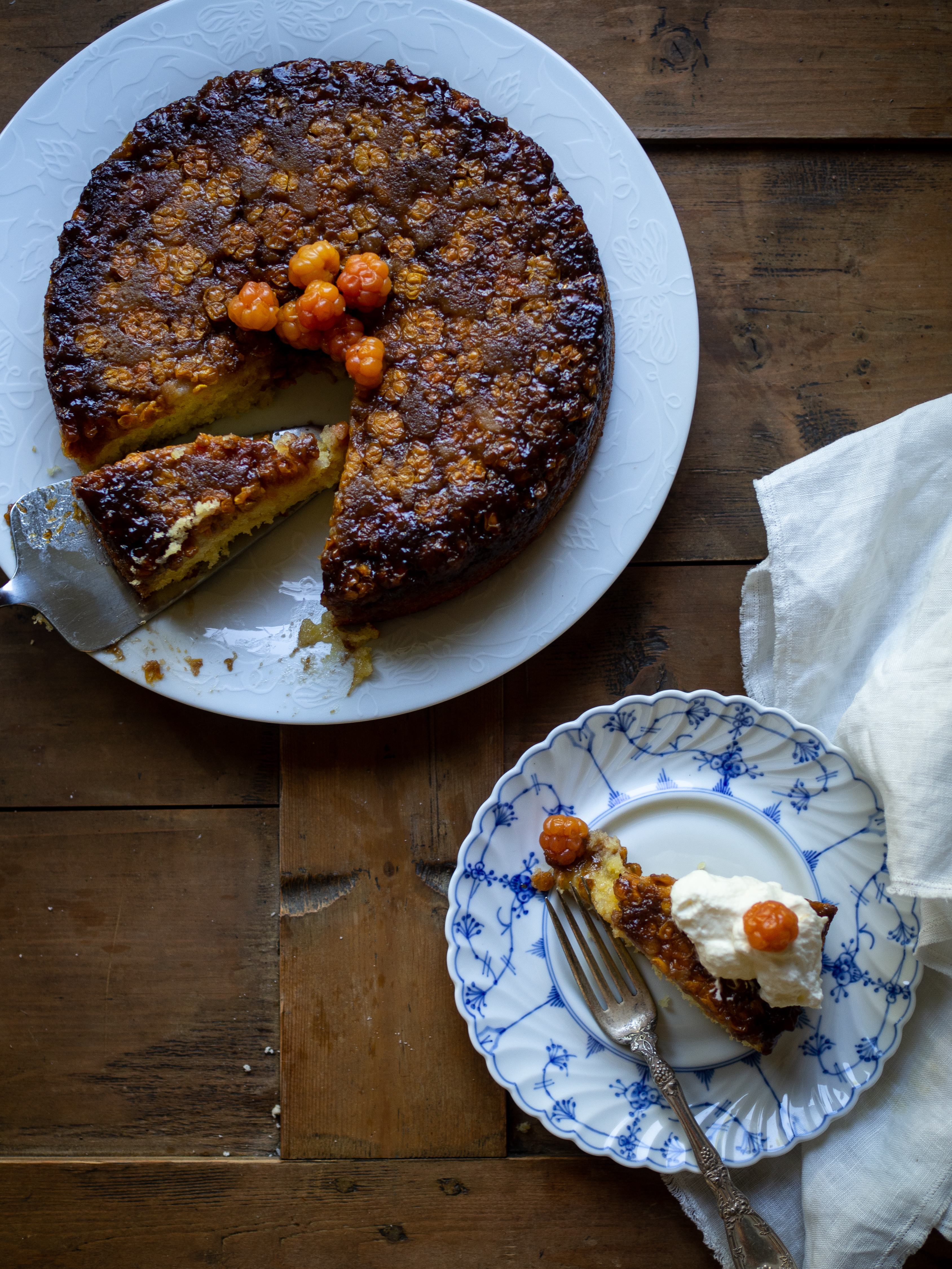 Cloudberry Upside Down Cake (multekake)
