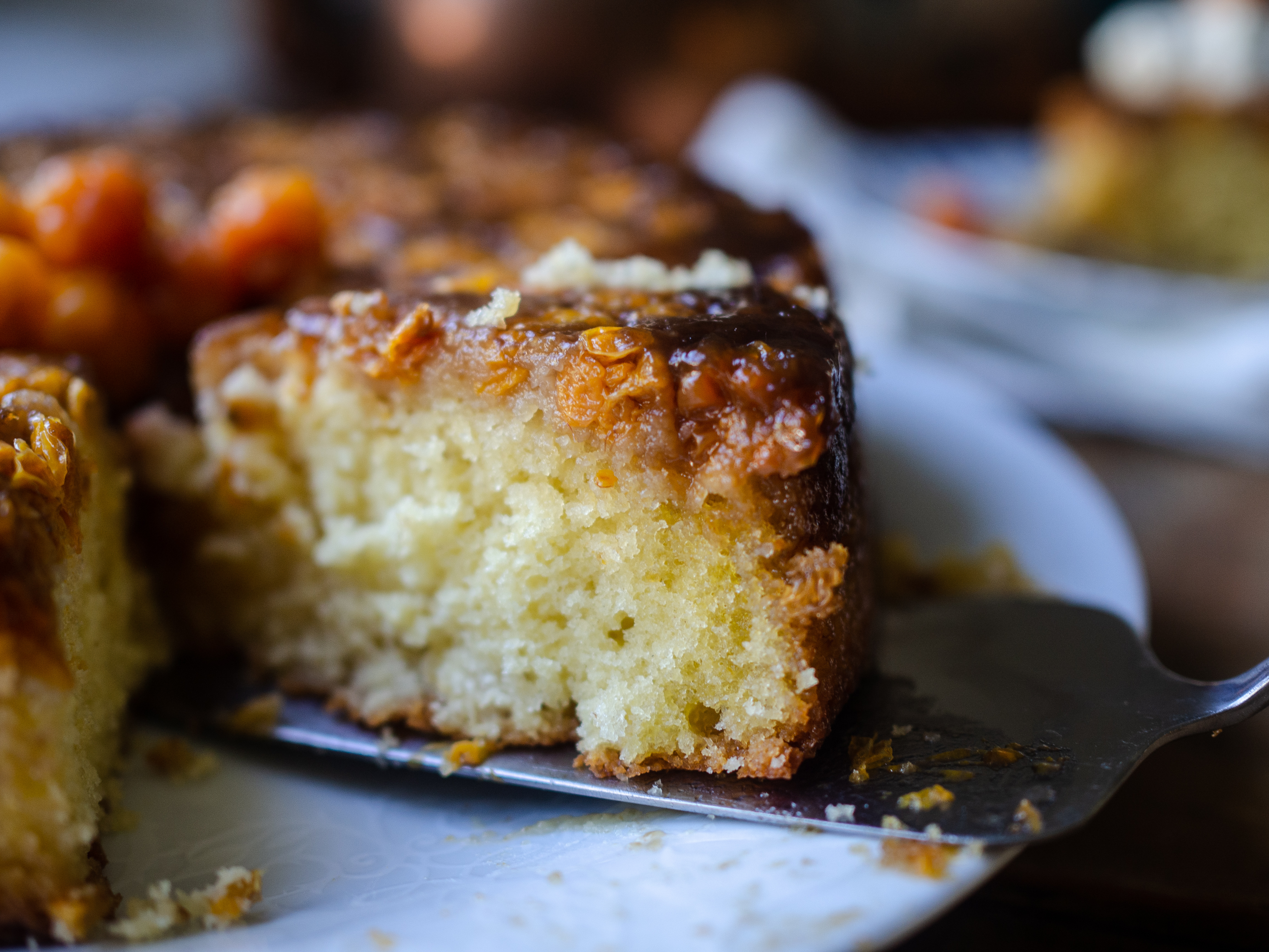 Cloudberry Upside Down Cake (multekake)