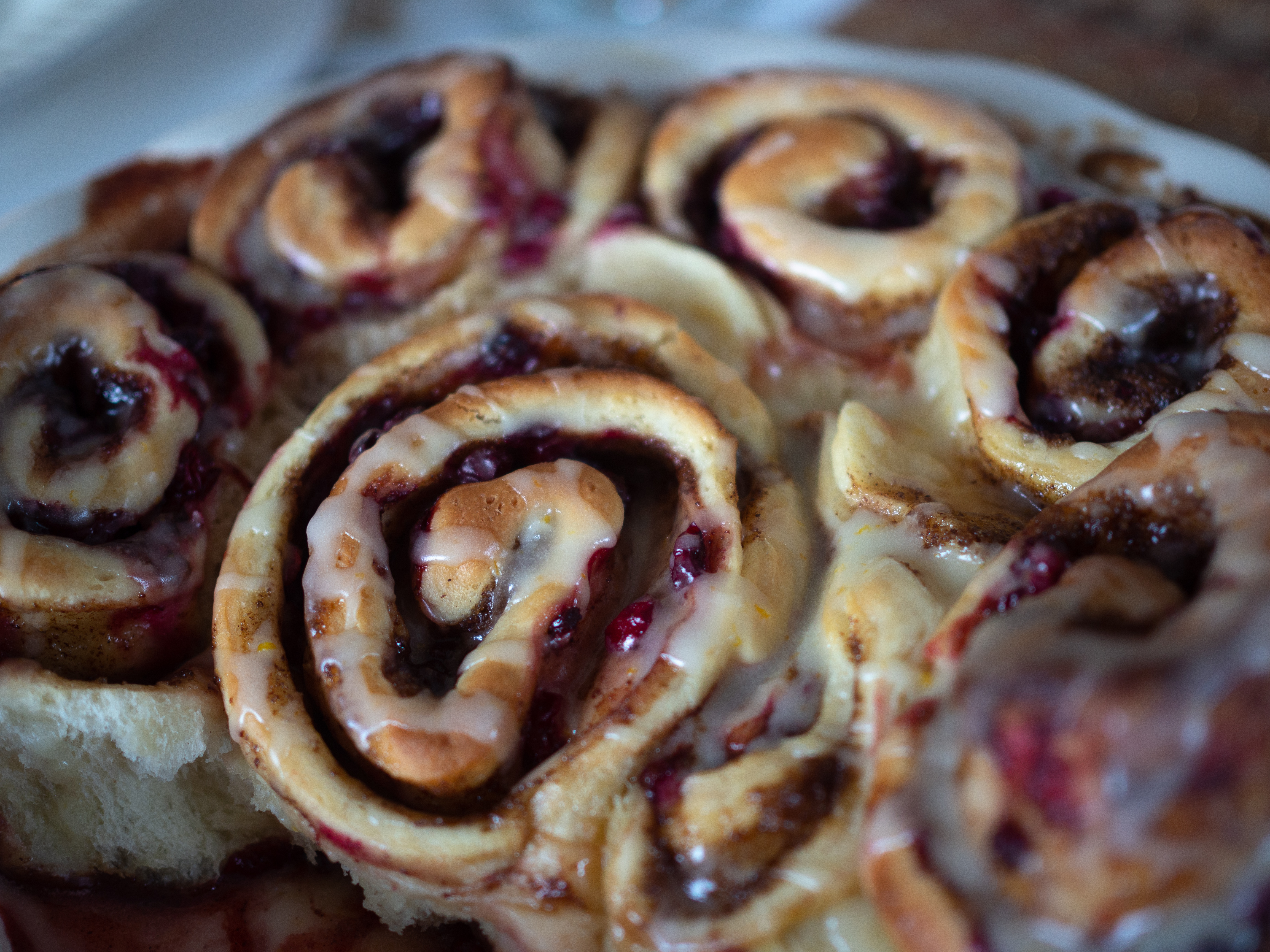 Lingonberry Cinnamon Sweet Buns (kanelsnurrer med tyttebær) 